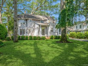 123 Broadway, Rockville Centre NY 11570