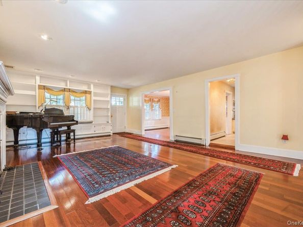 123 Broadway, Rockville Centre NY 11570