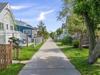 17-18 Bungalow Walk