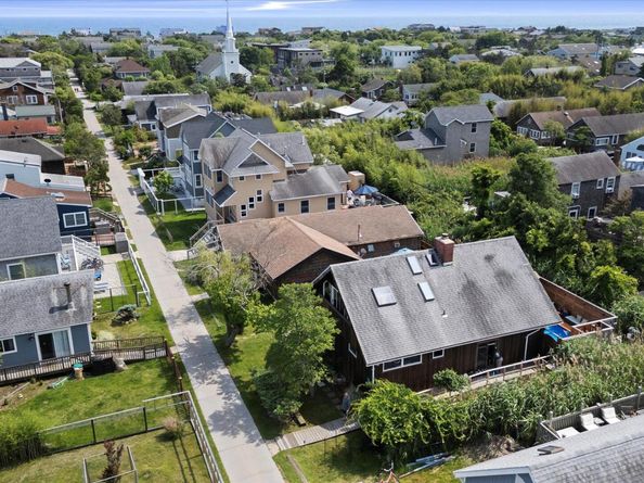 17-18 Bungalow Walk, Ocean Beach NY 11770
