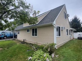 36 Atlas Lane, Hicksville NY 11801