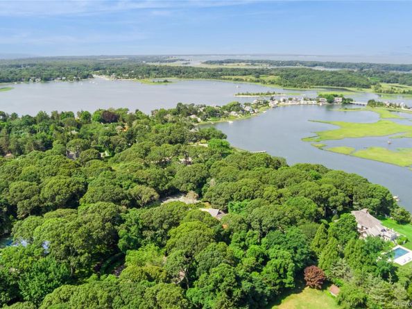 61 Hidden Cove Court, Southampton NY 11968