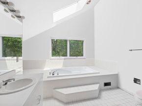 61 Hidden Cove Court, Southampton NY 11968
