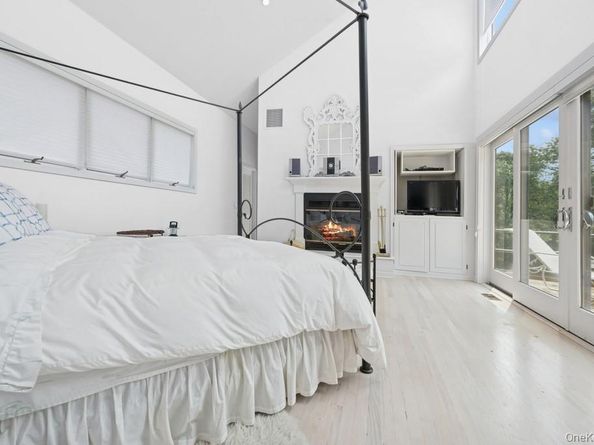 61 Hidden Cove Court, Southampton NY 11968