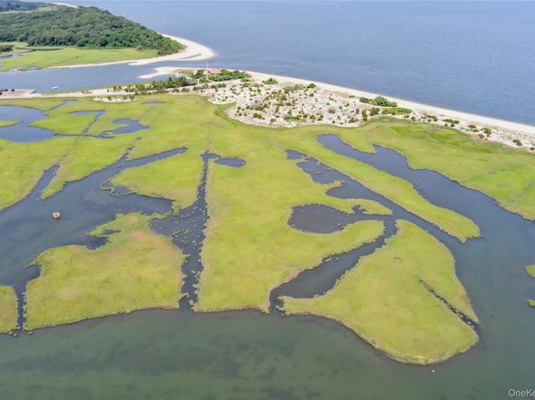 61 Hidden Cove Court, Southampton NY 11968