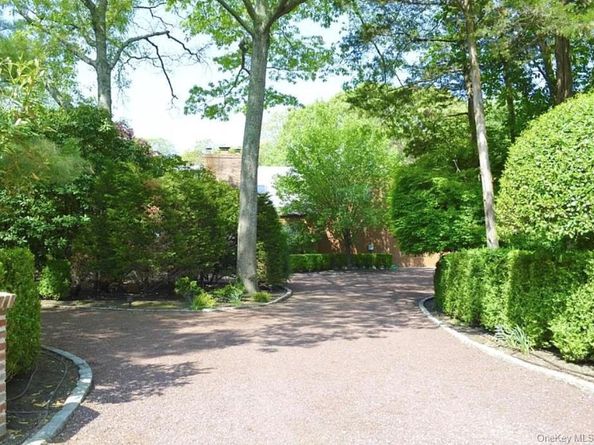 61 Hidden Cove Court, Southampton NY 11968