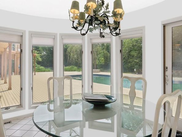 61 Hidden Cove Court, Southampton NY 11968