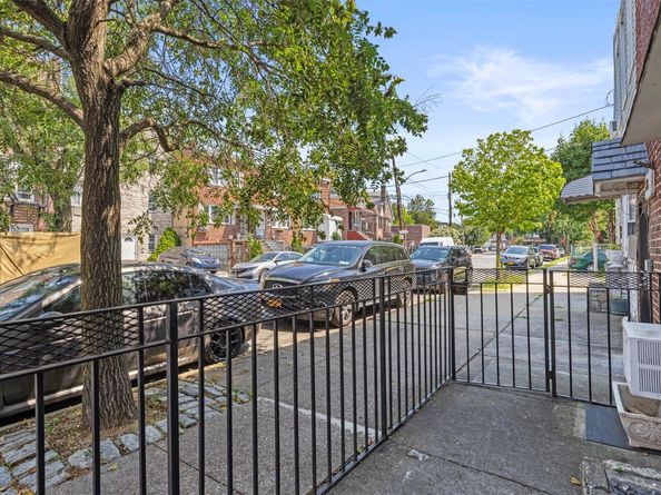 976 Sackett Avenue, Bronx NY 10462