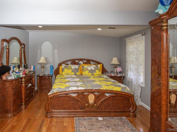 1227 Little East Neck Road, West Babylon NY 11704