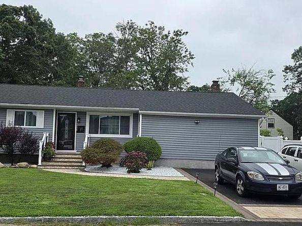 21 Francisco Avenue, Central Islip NY 11722
