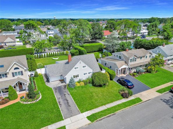 50 Pilgrim Lane, Westbury NY 11590