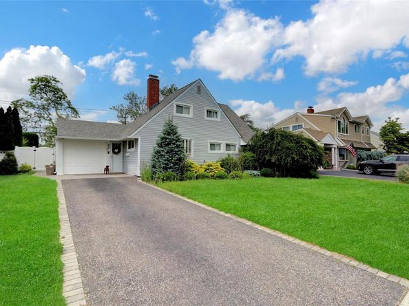 50 Pilgrim Lane, Westbury NY 11590