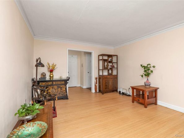 51 Lincoln Avenue E2, Rockville Centre NY 11570