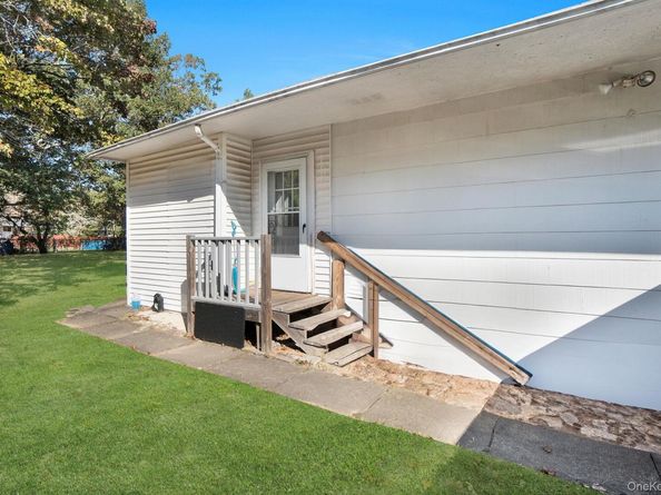 1524 Pine Acres Boulevard, Bay Shore NY 11706