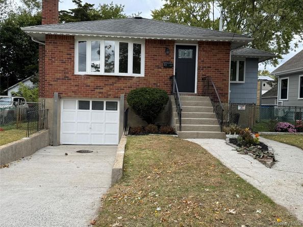 2711 W Alder Road W, Bellmore NY 11710