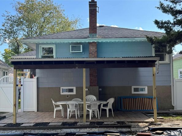 2711 W Alder Road, Bellmore NY 11710