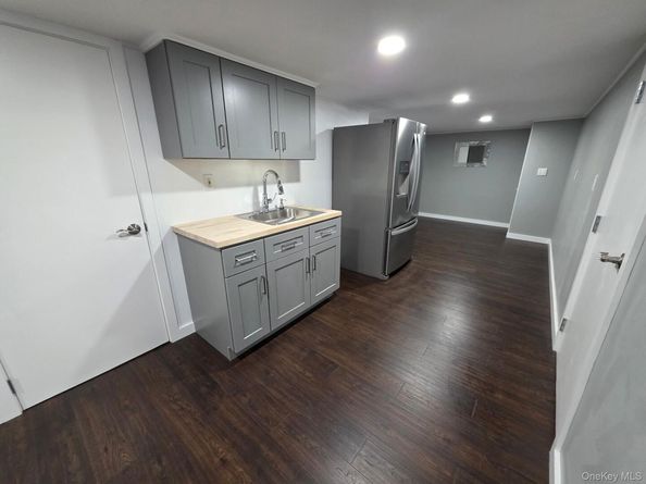 2711 W Alder Road, Bellmore NY 11710