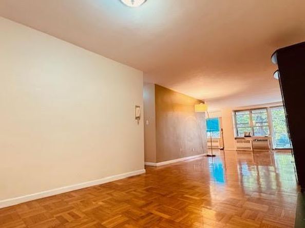 142-05 Roosevelt Avenue 204, Flushing NY 11354