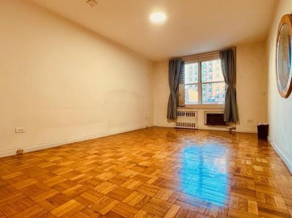 142-05 Roosevelt Avenue 204, Flushing NY 11354