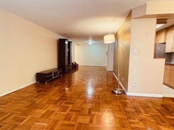 142-05 Roosevelt Avenue 204, Flushing NY 11354