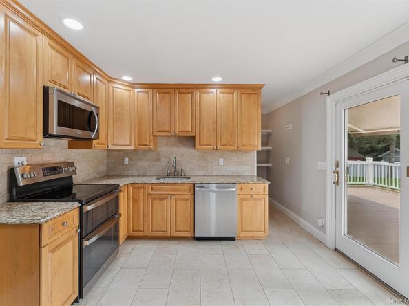 28 Trainor Ave, Center Moriches NY 11934