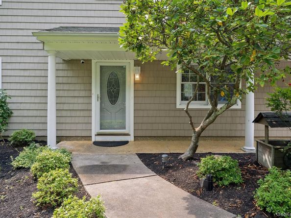 28 Trainor Ave, Center Moriches NY 11934