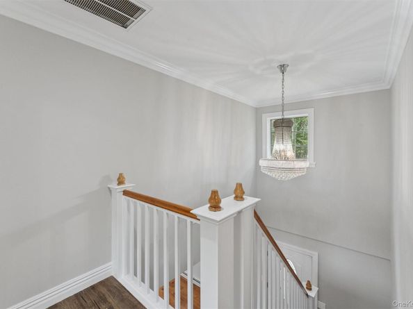 28 Trainor Ave, Center Moriches NY 11934