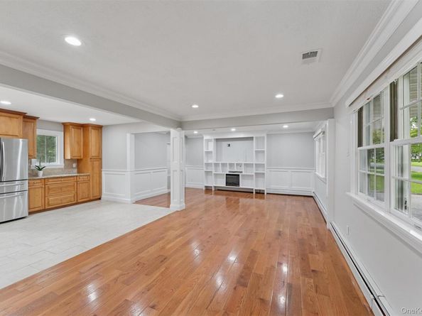 28 Trainor Ave, Center Moriches NY 11934