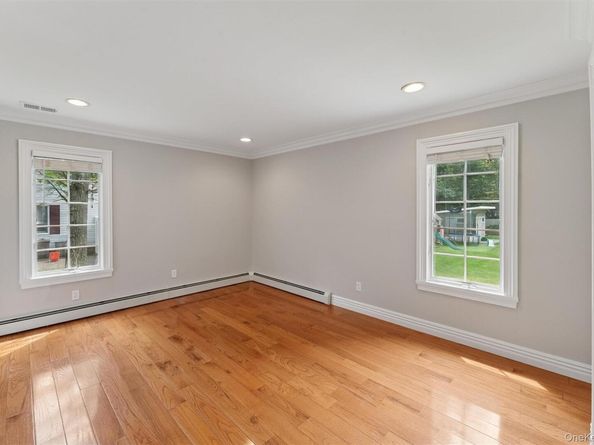 28 Trainor Ave, Center Moriches NY 11934