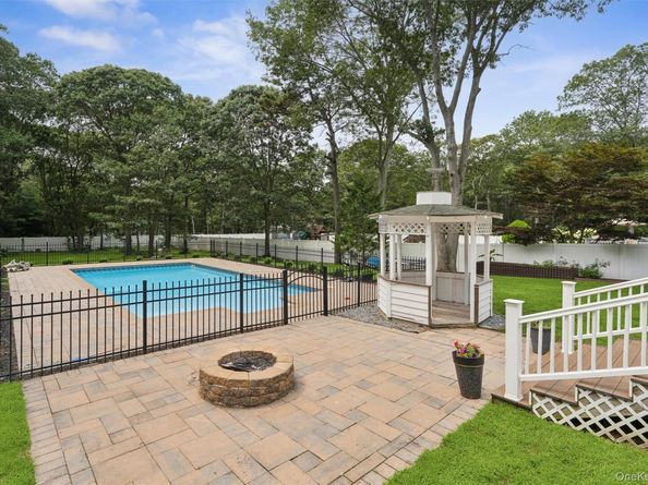 28 Trainor Ave, Center Moriches NY 11934