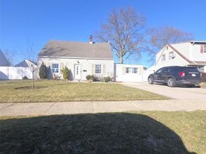 13 Peachtree Lane, Levittown NY 11756