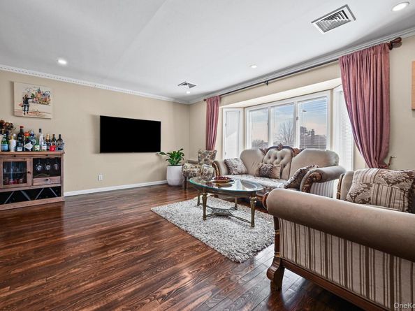 4 Birchwood Park Drive, Syosset NY 11791