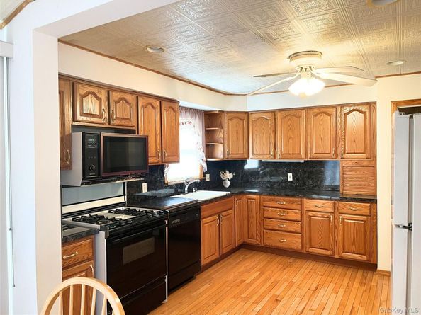 104 Vesper Court, Babylon NY 11702