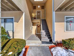 96 Molly Pitcher Lane H, Yorktown Heights NY 10598