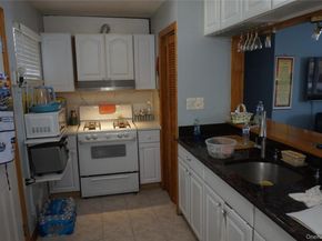 1678 N Thompson Divide, Bay Shore NY 11706