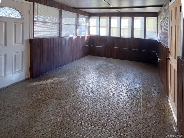 32 Flintlock Drive, Shirley NY 11967