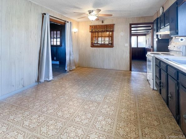 32 Flintlock Drive, Shirley NY 11967