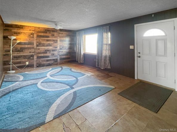 32 Flintlock Drive, Shirley NY 11967