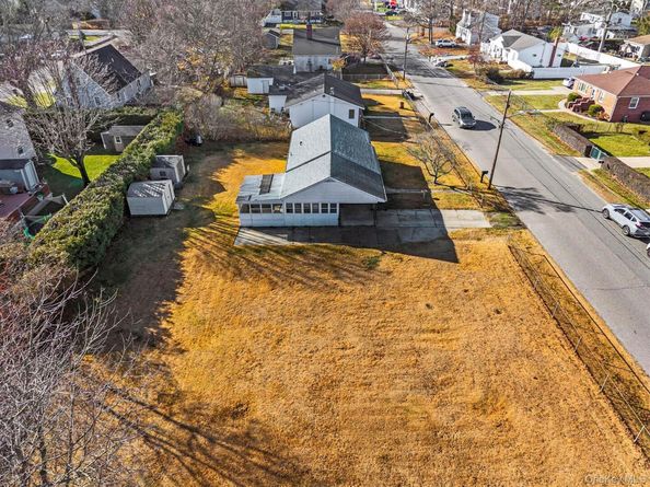 32 Flintlock Drive, Shirley NY 11967