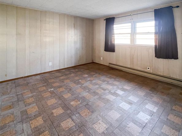 32 Flintlock Drive, Shirley NY 11967