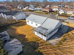 32 Flintlock Drive, Shirley NY 11967