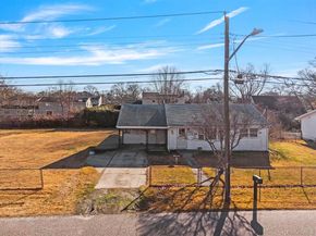 32 Flintlock Drive, Shirley NY 11967