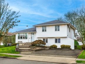 18 Roxbury Avenue, Plainview NY 11803