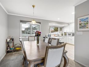 18 Roxbury Avenue, Plainview NY 11803