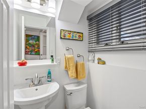 18 Roxbury Avenue, Plainview NY 11803