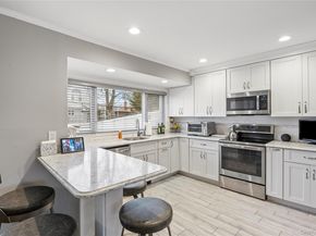 18 Roxbury Avenue, Plainview NY 11803