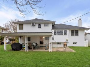 18 Roxbury Avenue, Plainview NY 11803