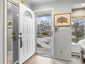 18 Roxbury Avenue, Plainview NY 11803