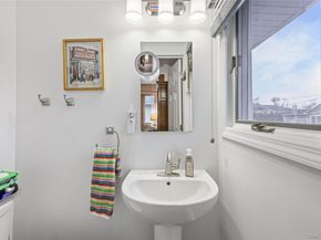 18 Roxbury Avenue, Plainview NY 11803