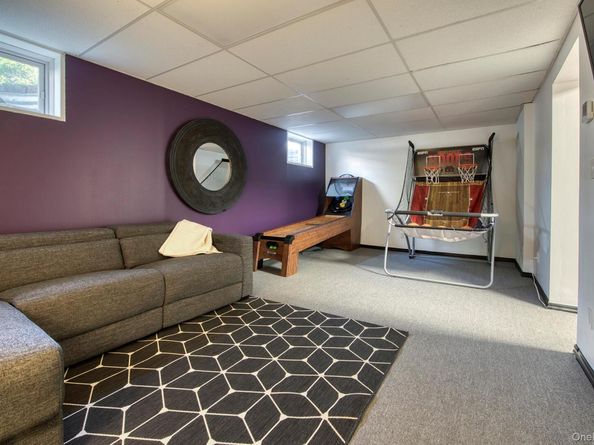 66 Knoll Road, Southampton NY 11968